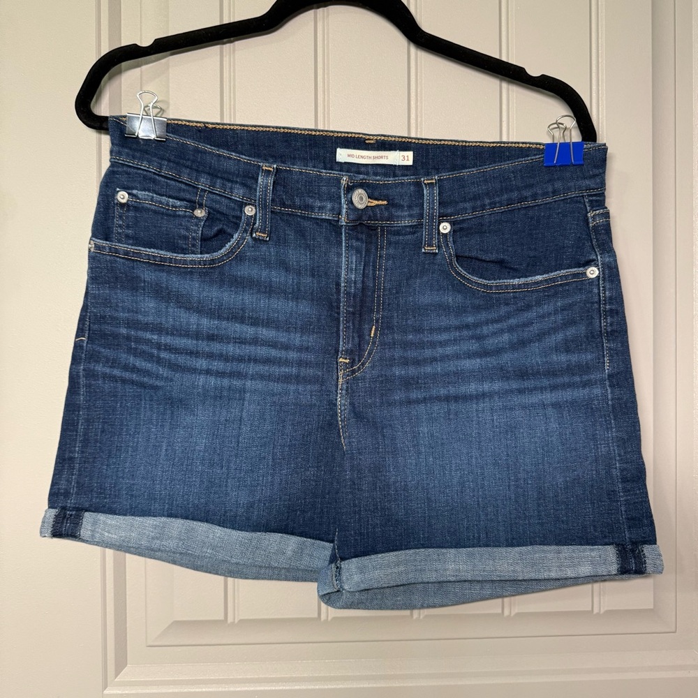 Levi’s Mid Length Shorts Women’s 31